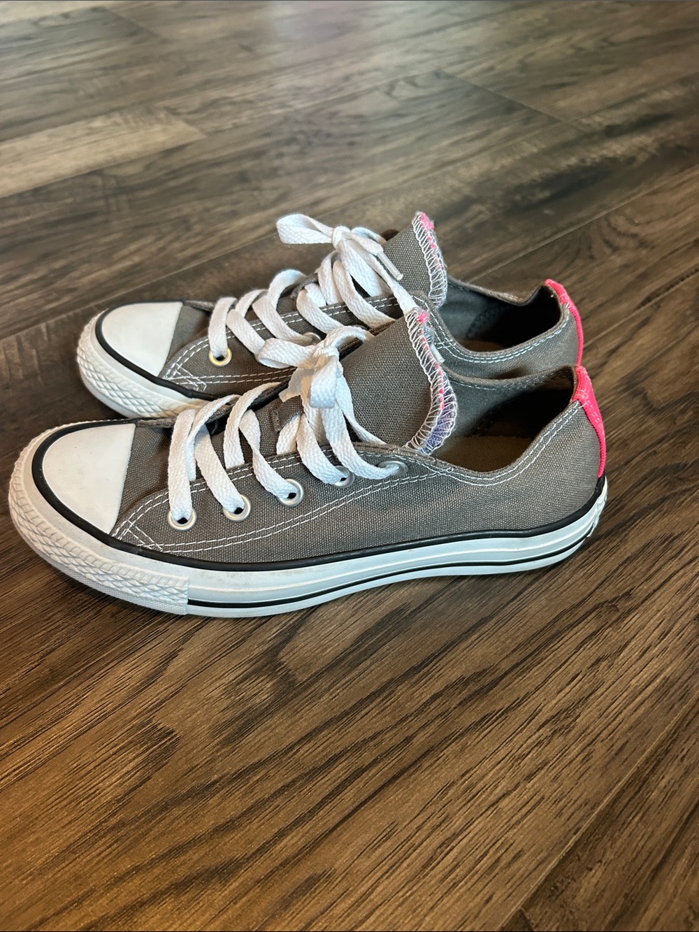 Converse women's Gray Canvas Low-Top Sneakers with Pink